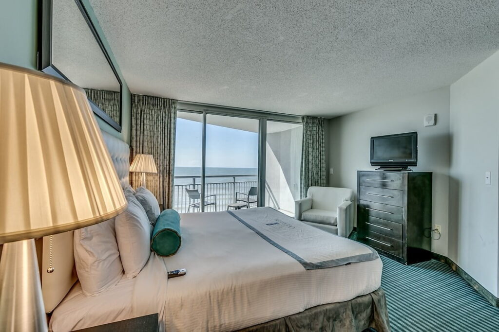 3 Bedroom Oceanfront Condos In Myrtle Beach - Oceans One Resort 